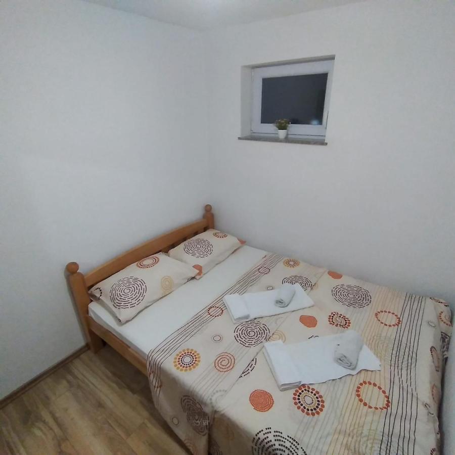 Iva Apartmani 亚伊采 外观 照片