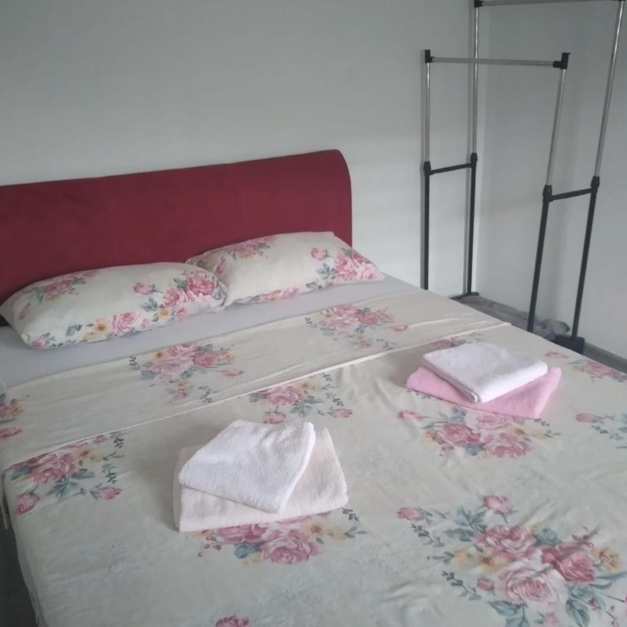 Iva Apartmani 亚伊采 外观 照片